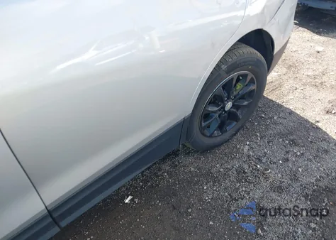 2018 Chevrolet Equinox Ls z USA, uszkodzony, nr VIN 2GNAXREV2J6152855